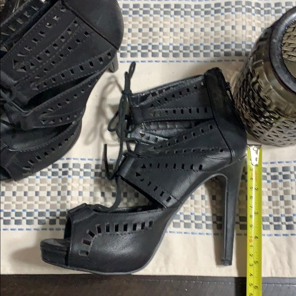 Black D Heels - Picture 4 of 4